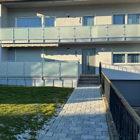 Apartment To-ni-le *